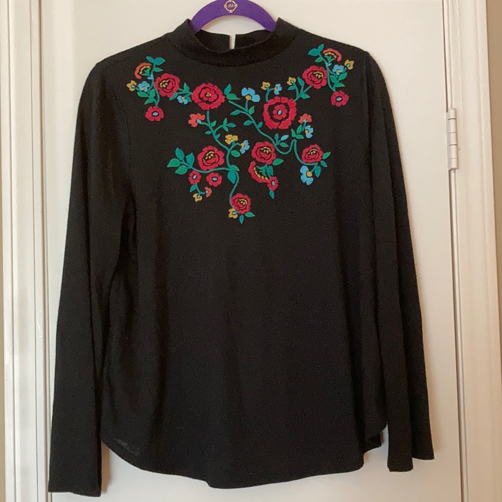 4/$20 LOFT embroidered mock neck shirt